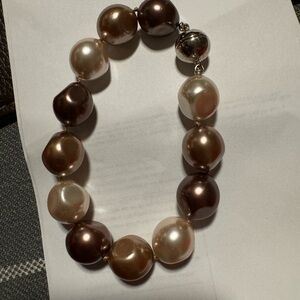 Elegant bracelet Faux baroque pearl with magnetic clasp